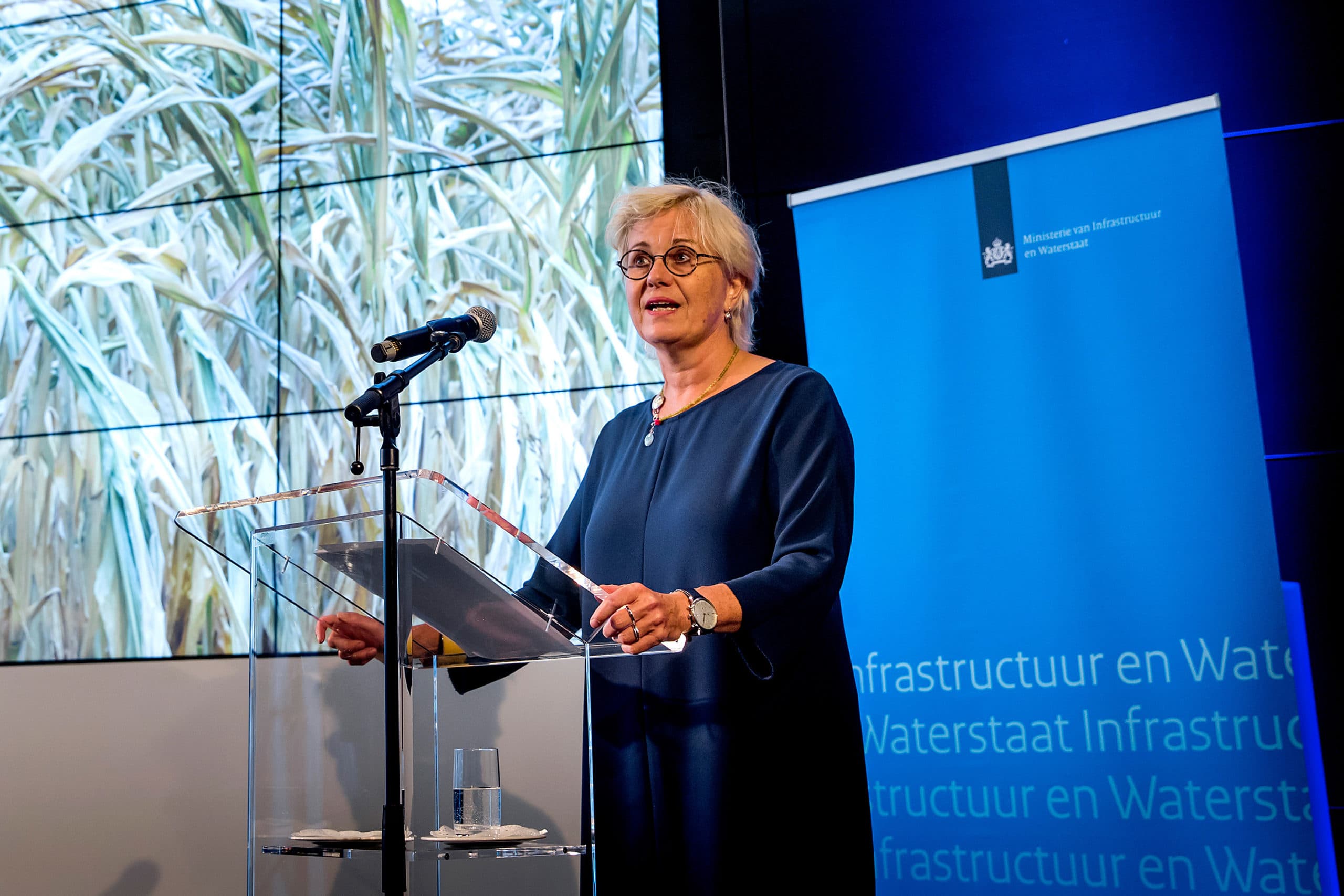 Michele Blom, voorzitter van het Managementteam Watertekorten tijdens de presentatie van de Droogtemonitor op het ministerie van Infrastructuur en Waterstaat. - Foto: ANP