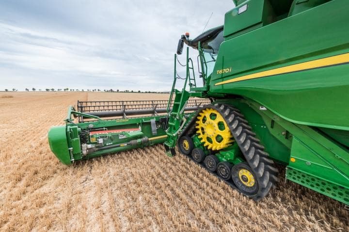 De nieuwe rupsen zijn leverbaar in drie breedtes: van 60 tot 91 cm breed. Nieuw: dikker rubber en meer loopwielen. - Foto: John Deere