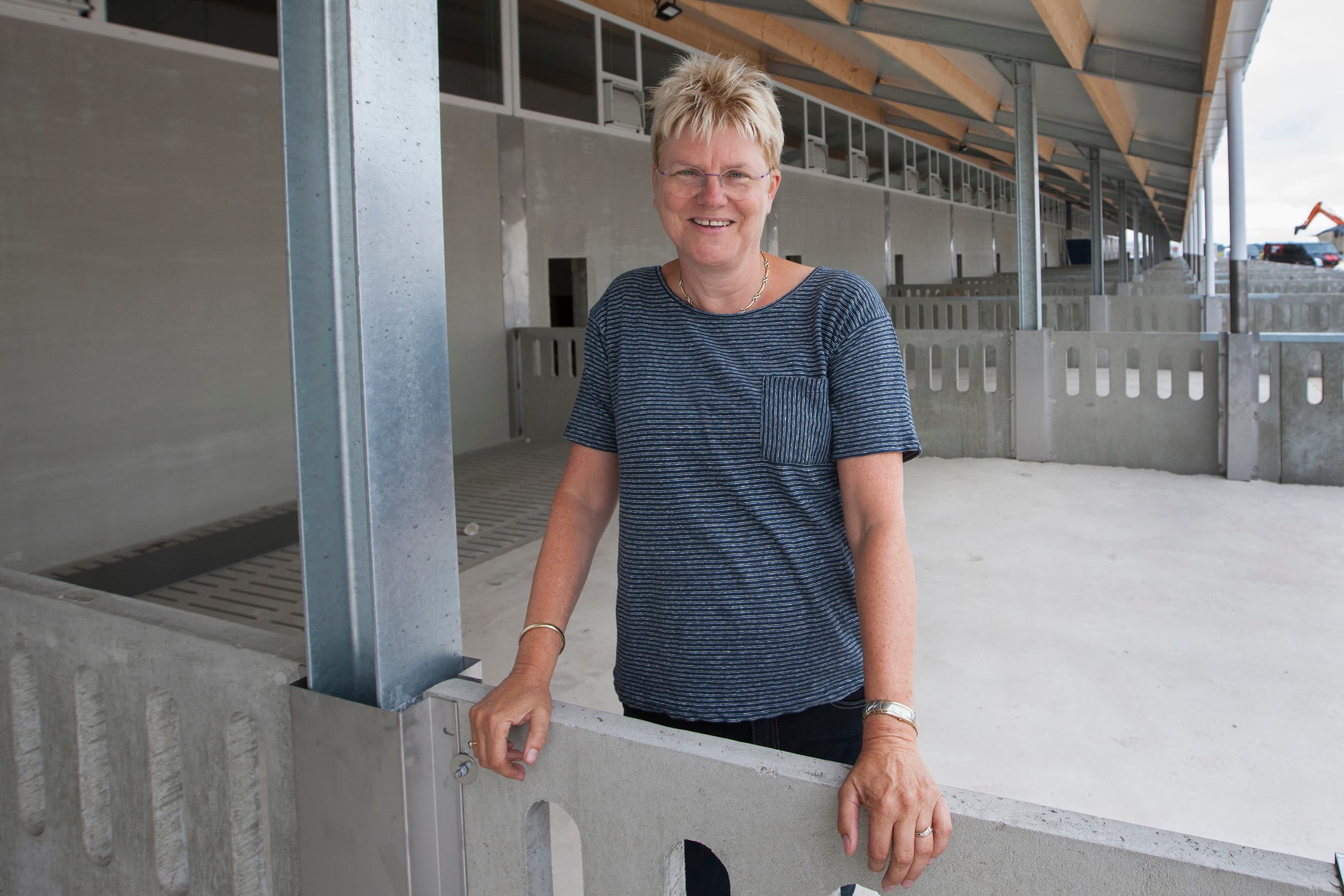 De afdelingen zijn opvallend ruim en licht. Ten Have-Mellema koos voor houten gordingen, voor een mooie uistraling.