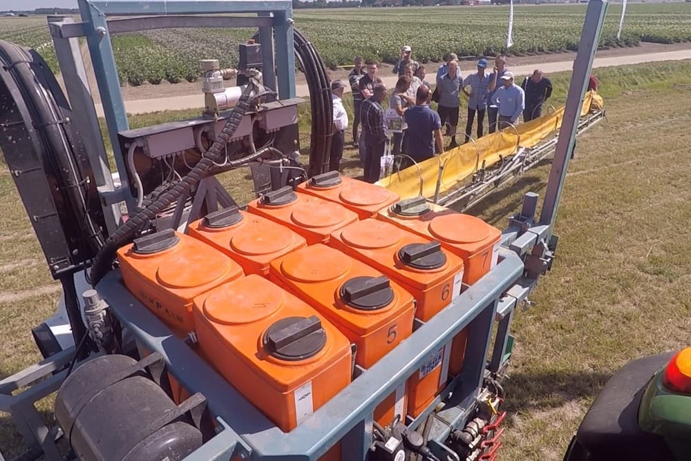 De Wingssprayer scoort goed in driftreductie en spuit resultaat. Ervaring van een gebruiker:  Met windkracht 4 spuiten kan heel goed met de Wingssprayer .