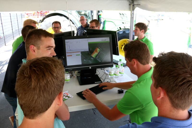 Bij onkruidbestrijding in bieten wordt gekeken of nieuwe middelen een vergelijkbaar effect hebben dan bestaande middelen die inmiddels ter discussie staan. Rechtsonder een onbehandeld veld met daarnaast een veld behandelt met bodemherbicide Goltix Queen. Dit en andere vergelijkbare middelen hebben een meerjarige toelating.
