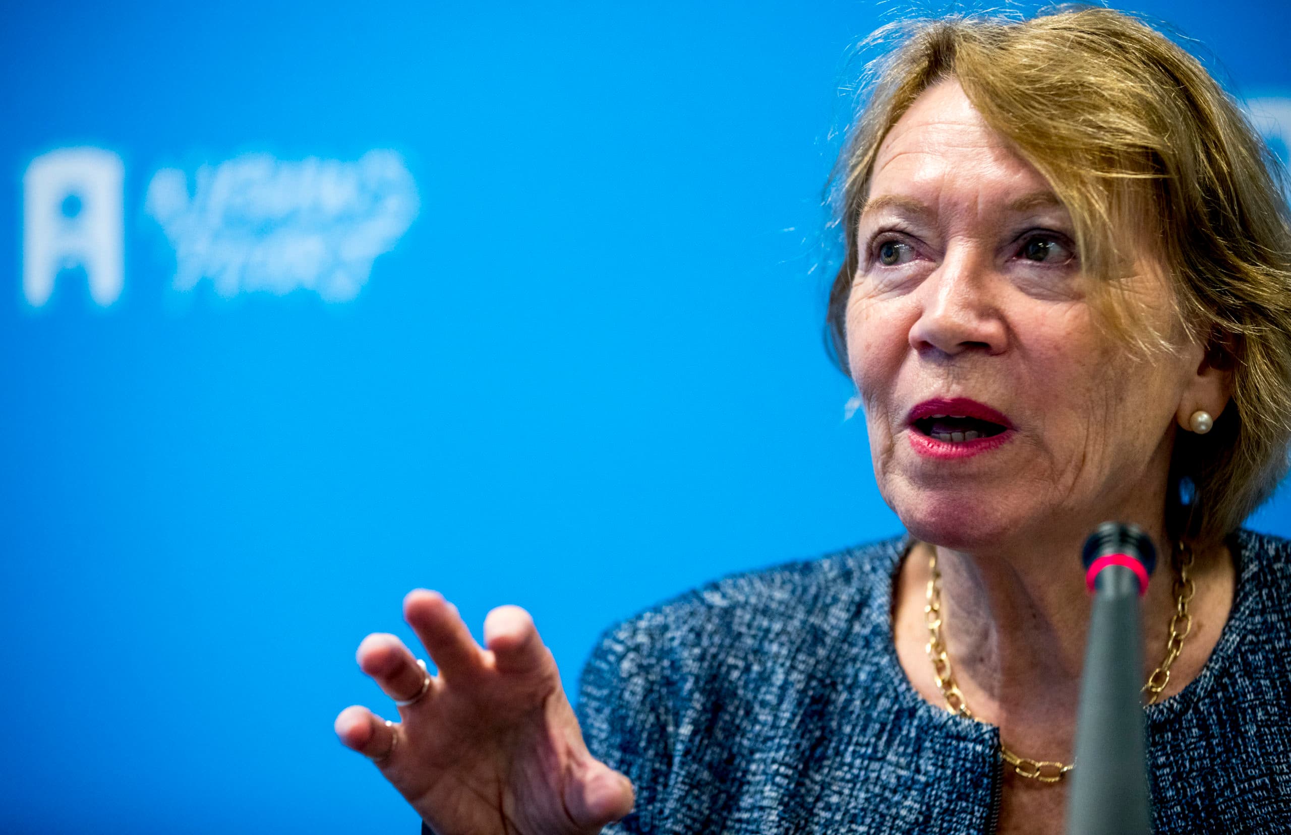 DEN HAAG - Voorzitter Winnie Sorgdrager presenteert het rapport over de fipronilaffaire van de commissie-Sorgdrager. ANP JERRY LAMPEN