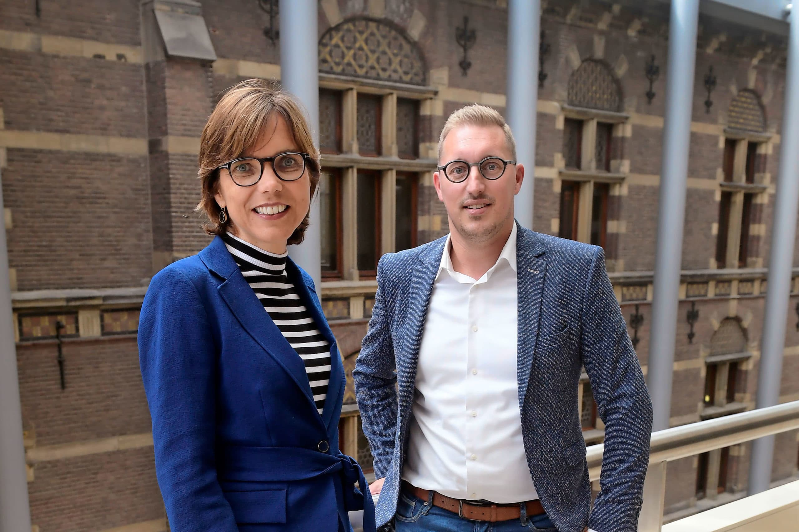 Carla Dik-Faber van de ChristenUnie en Niels Roos, directeur van CGMV. - Foto: Paul Dijkstra