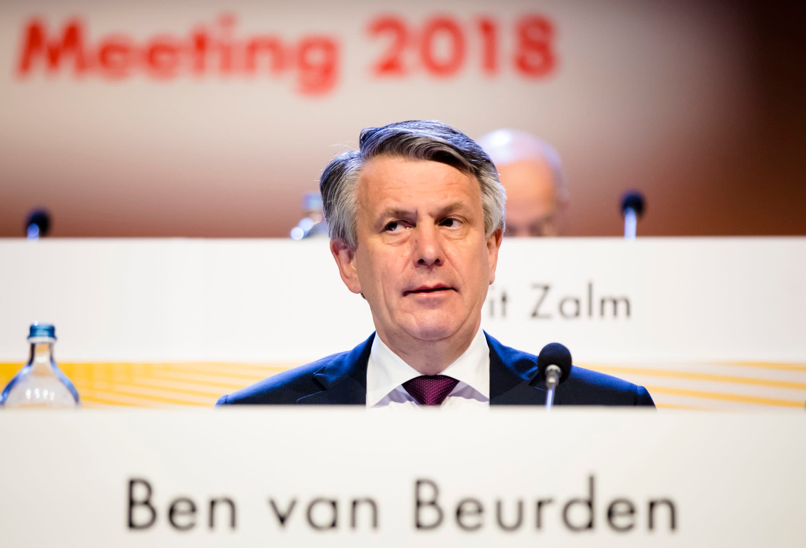 DEN HAAG - Ben van Beurden CEO van Royal Dutch Shell voor aanvang van de aandeelhoudersvergadering in het Afas Circustheater in Scheveningen. Vakbondsafgevaardigden uit tal van landen dringen erop aan dat Shell een einde maakt aan flexwerk. ANP BART MAAT