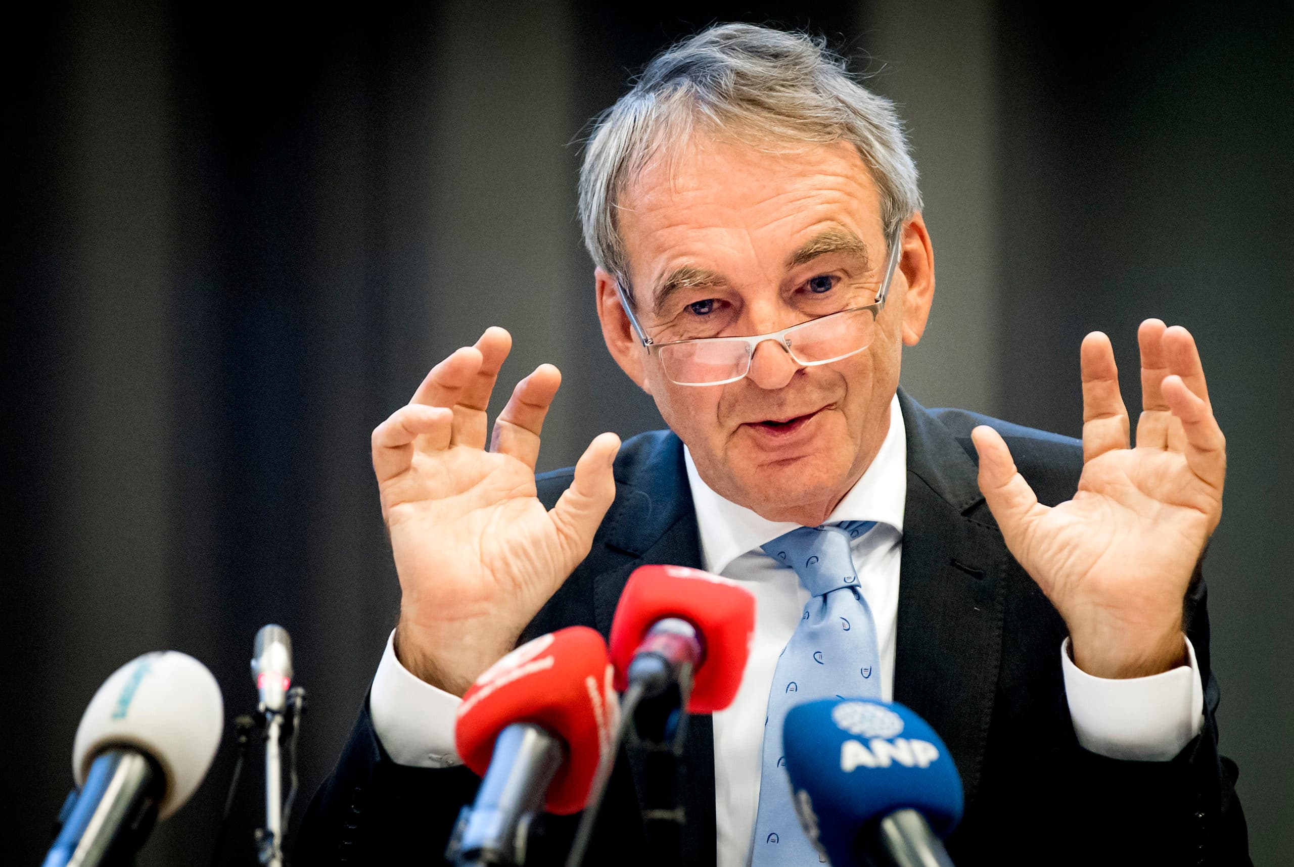 LELYSTAD - Pieter van Geel tijdens een persconferentie waarin advies wordt uitgebracht over nieuw beleid voor het beheer van de grote grazers in de Oostvaardersplassen. ANP KOEN VAN WEEL