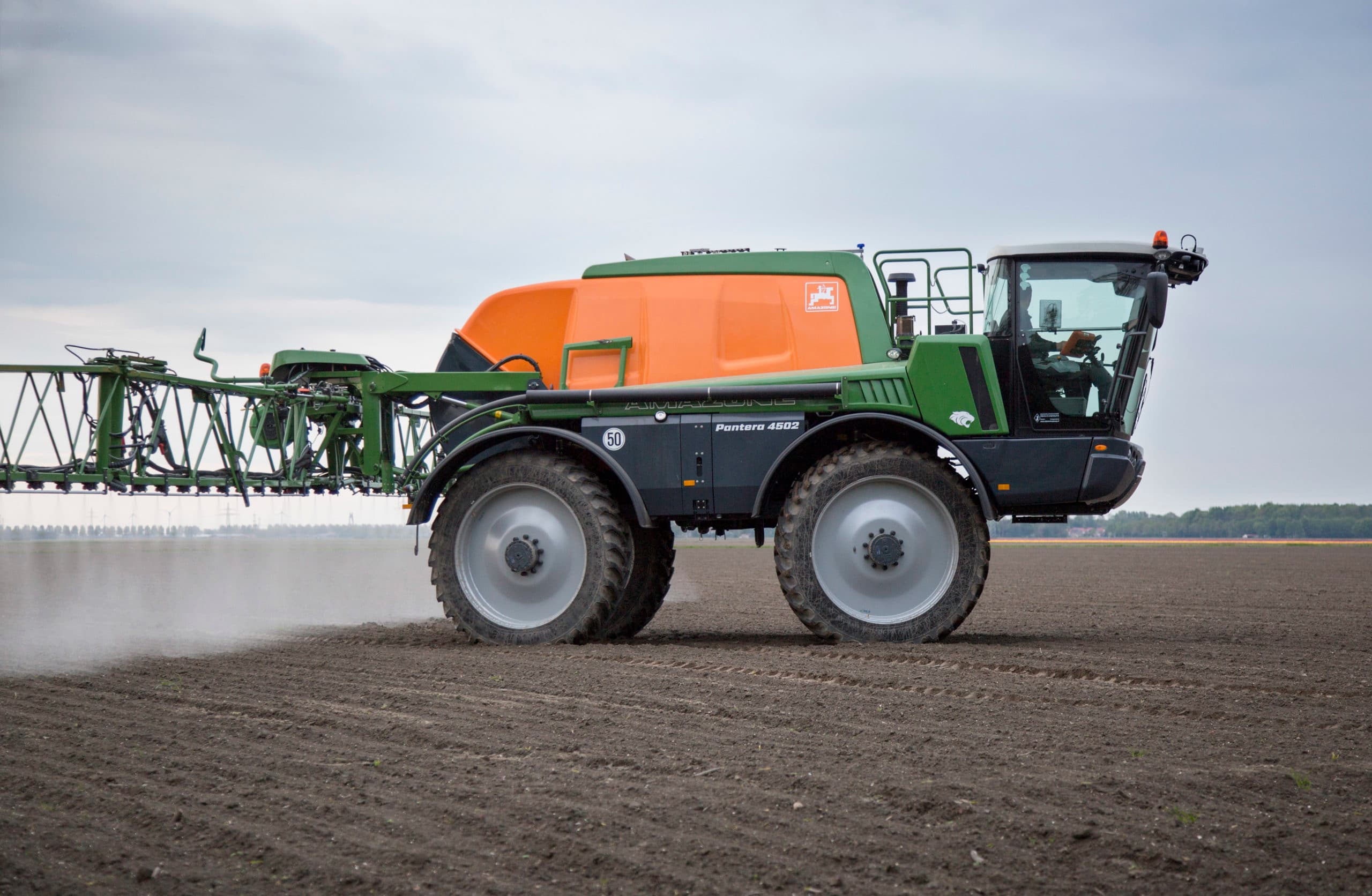 Plaatsspecifieke dosering van het bodemherbicide Stomp in uien. Het zijn de eerste meters van de spuit bij NPPL-deelnemer Sturm in Ens (Fl.)