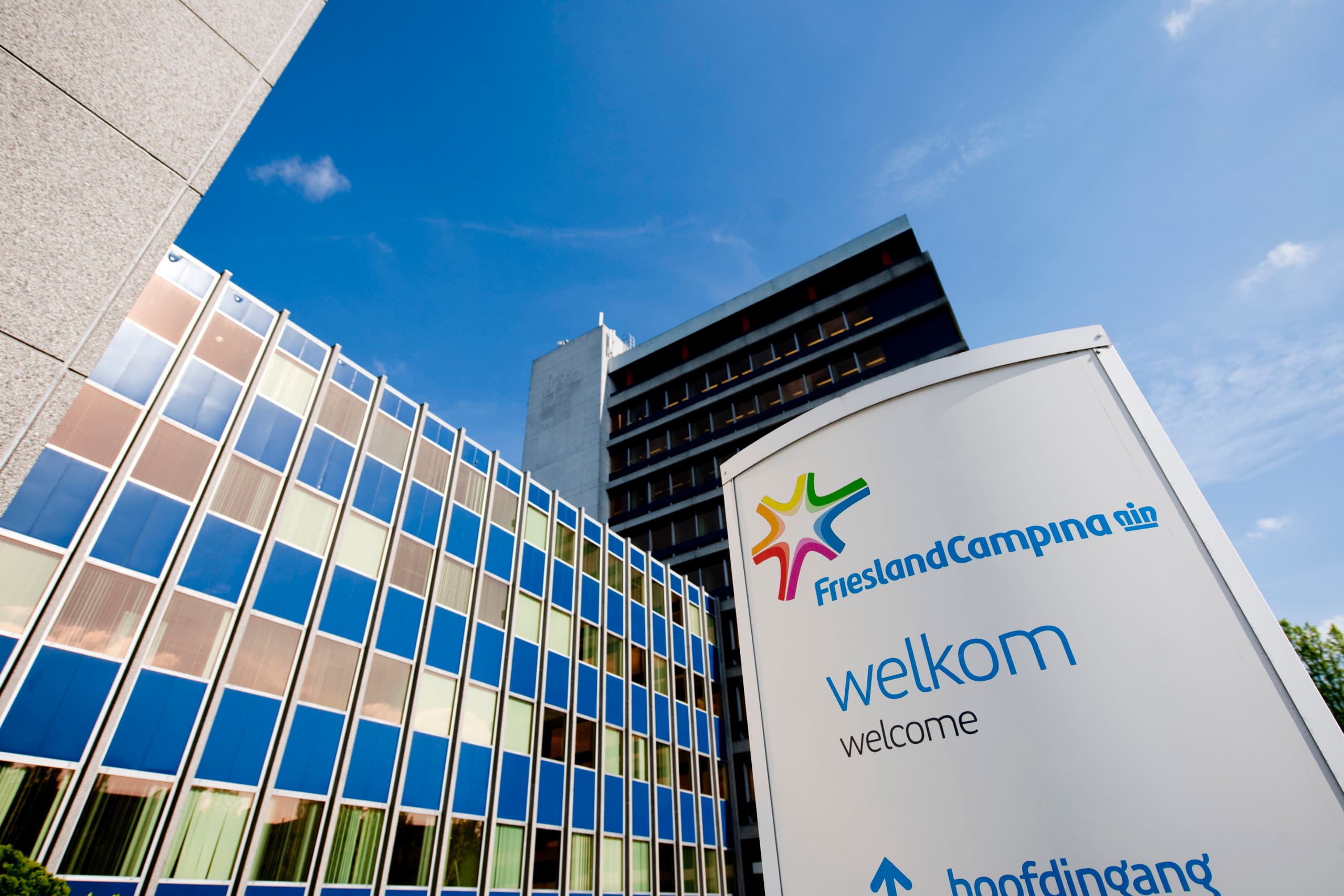 ©foto: Hoge Noorden / Jacob van Essen foto dd 04-06-2015 Leeuwarden, FrieslandCampina Leeuwarden Net als in Beilen volgen bij FrieslandCampina in Leeuwarden ook gedwongen ontslagen.In totaal verdwijnen er de komende drie jaar  335 tot 375 banen bij zuivelbedrijf.
