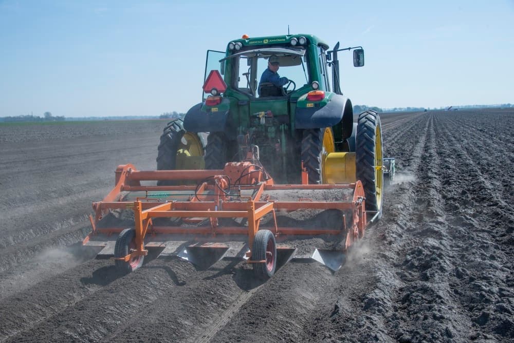 Sommige trekkers vallen op. Zoals deze John Deere op rupsen.