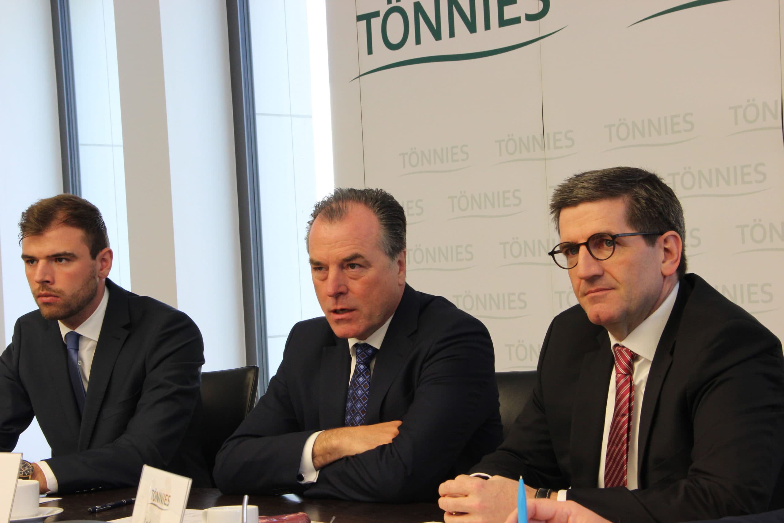 van links naar rechts: Maximilian Tönnies, Clemens Tönnies en Andres Ruff. - Foto: Kees van Dooren