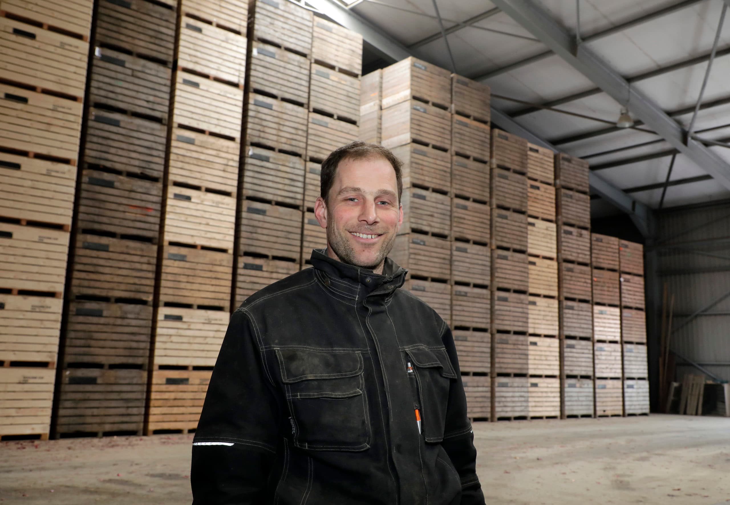Akkerbouwer Steven Booijink teelt 20 hectare peen in de Noordoostpolder.  Hoewel de prijsstijging in de lijn der verwachting valt, had ik deze hoge prijzen niet verwacht.  - Foto: Ruud Ploeg
