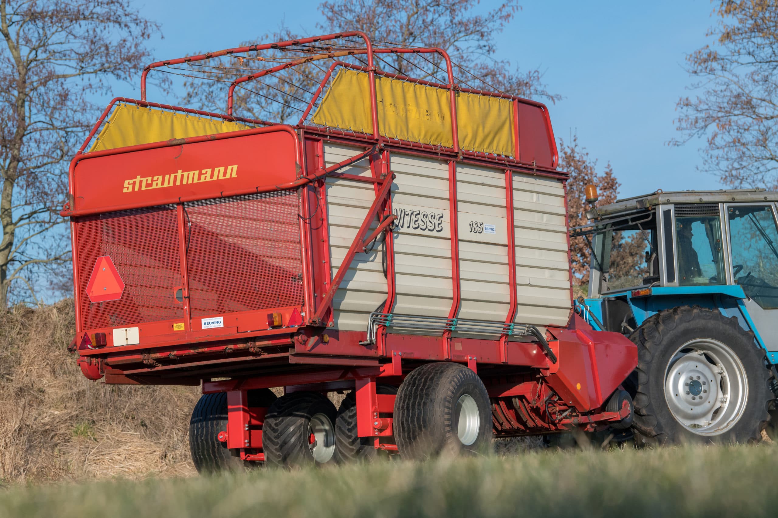 Opraapwagen met bodemvolgende as beperkt bodemdruk