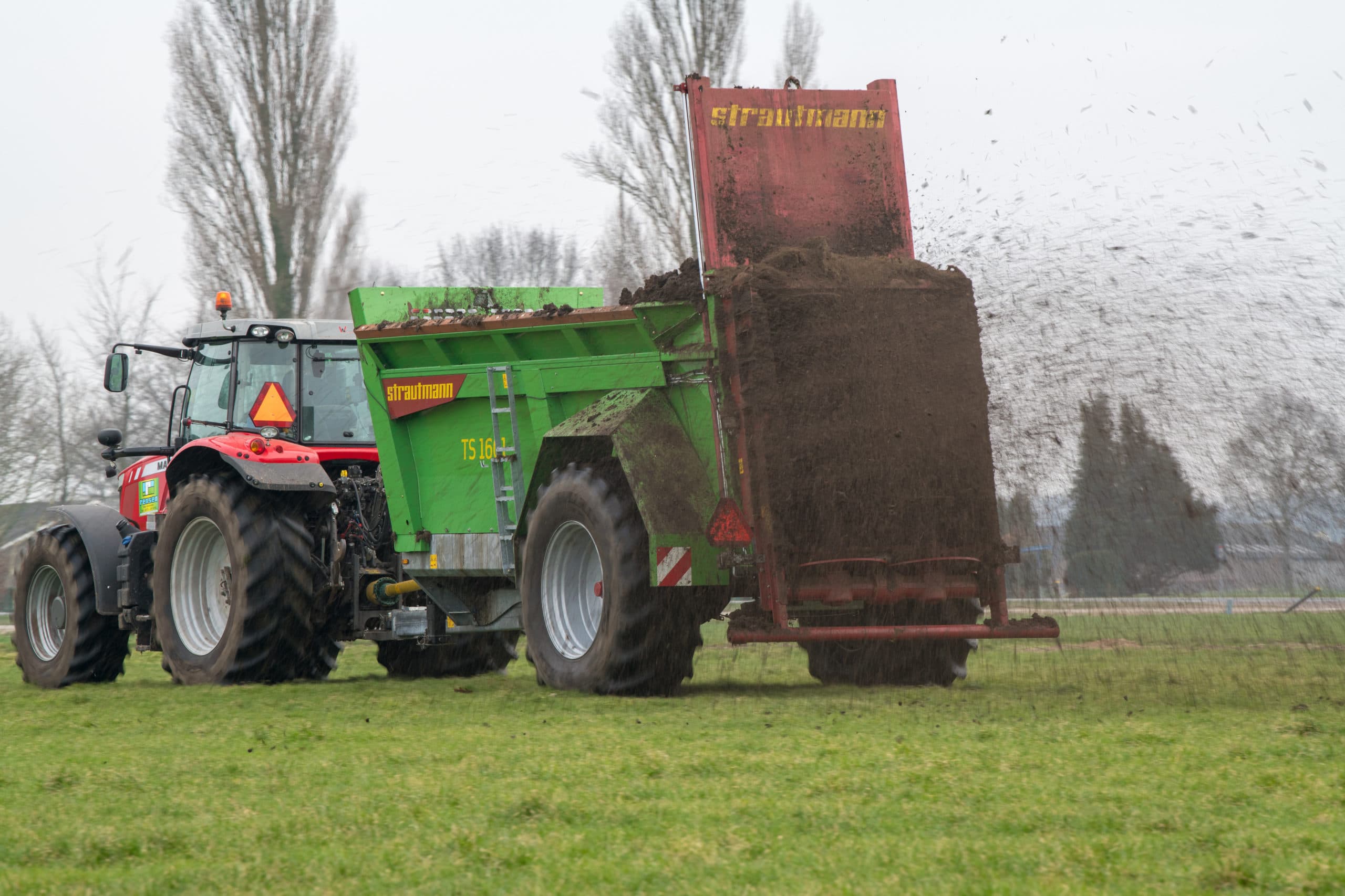 Mestverspreider met grote wielen maakt comeback
