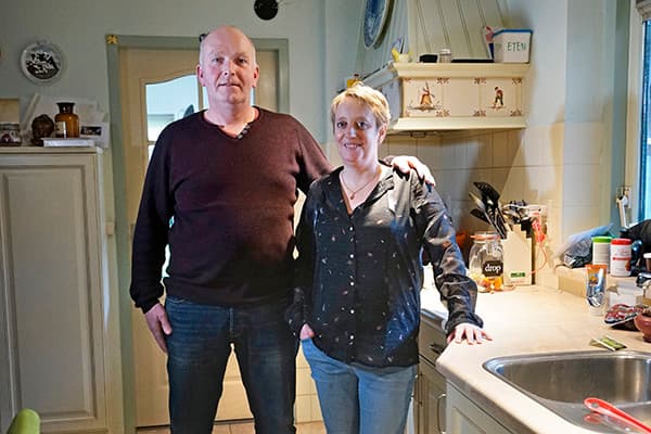 André Boelens (45) en Gerda Boelens-Barkhuis (42) wonen met hun twee zoons (tweeling van 15) in Huis ter Heide (Dr.). Ze melken in maatschap 72 koeien. Foto: Jan Willem van der Vliet