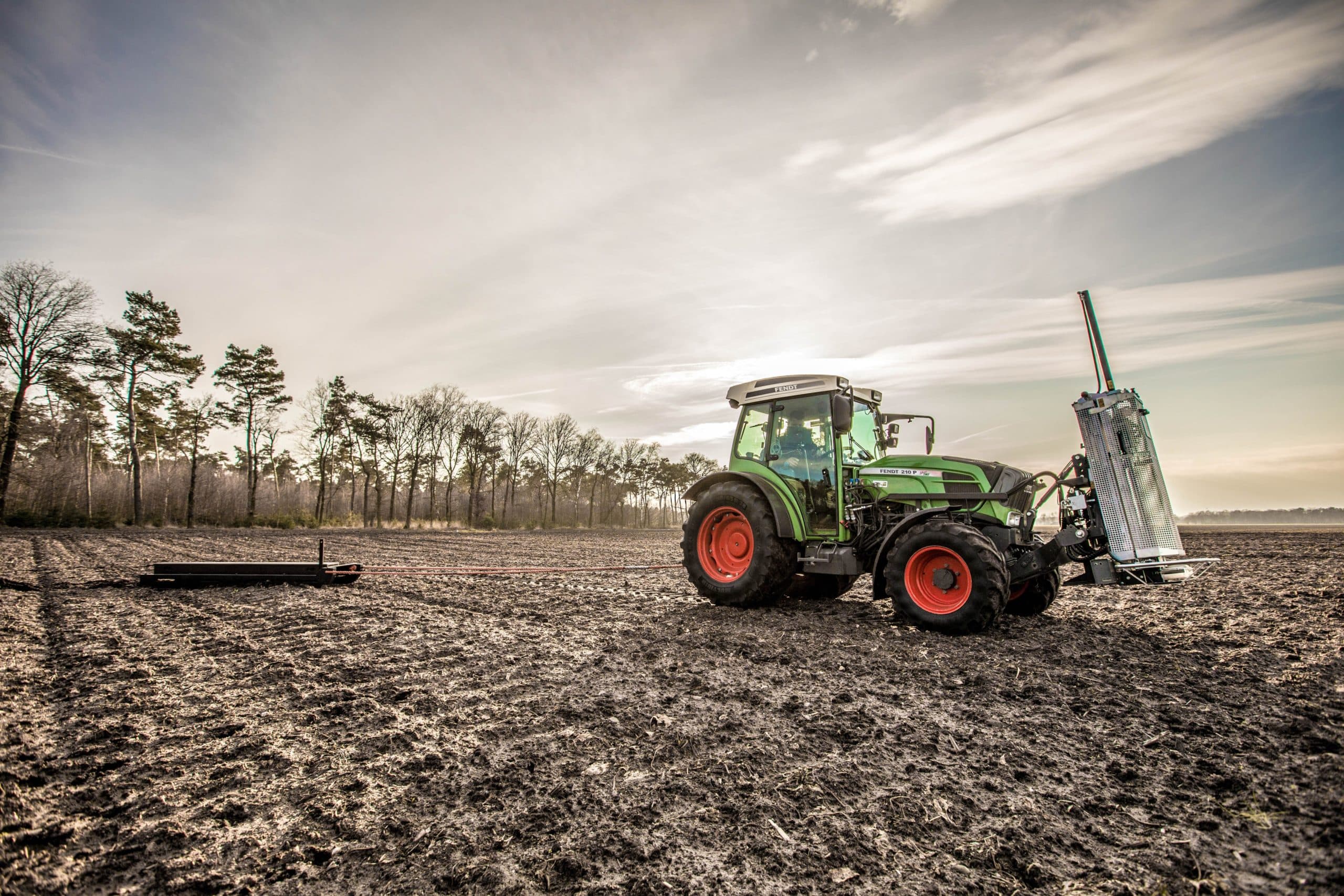 Bij akkerbouwer Jacob van den Borne scant een robottrekker de percelen met een Fritzmeier-bodemscanner. - Foto: Jacob van den Borne