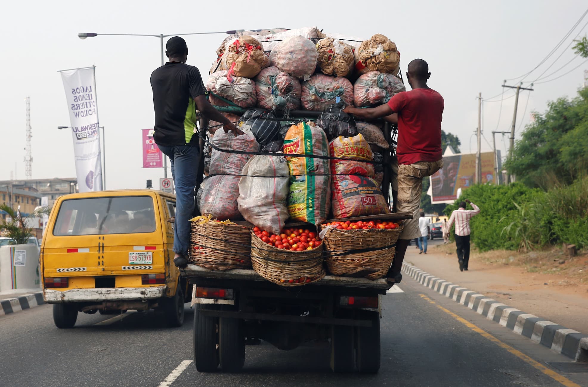 Voedseltransport in Lagos, Nigeria. Voedselzekerheid zit de landbouwtransformatie in de weg. - Foto: Akintunde Akinleye