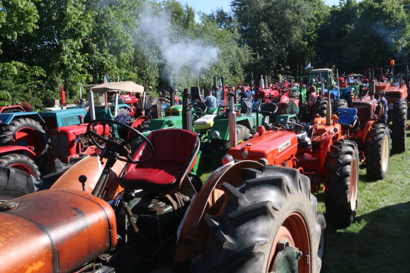 Op een eveneens historische DAF-vrachtwagen was een gerestaureerde Fendt Farmer 1Z meegebracht. Op het motorblok is als productiedatum 26-07-67 vermeld.