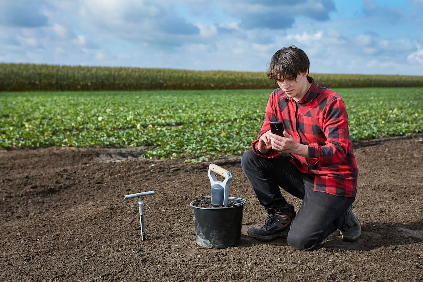 Handscanner om op iedere gewenste plek een monster te nemen. - Foto: HLB
