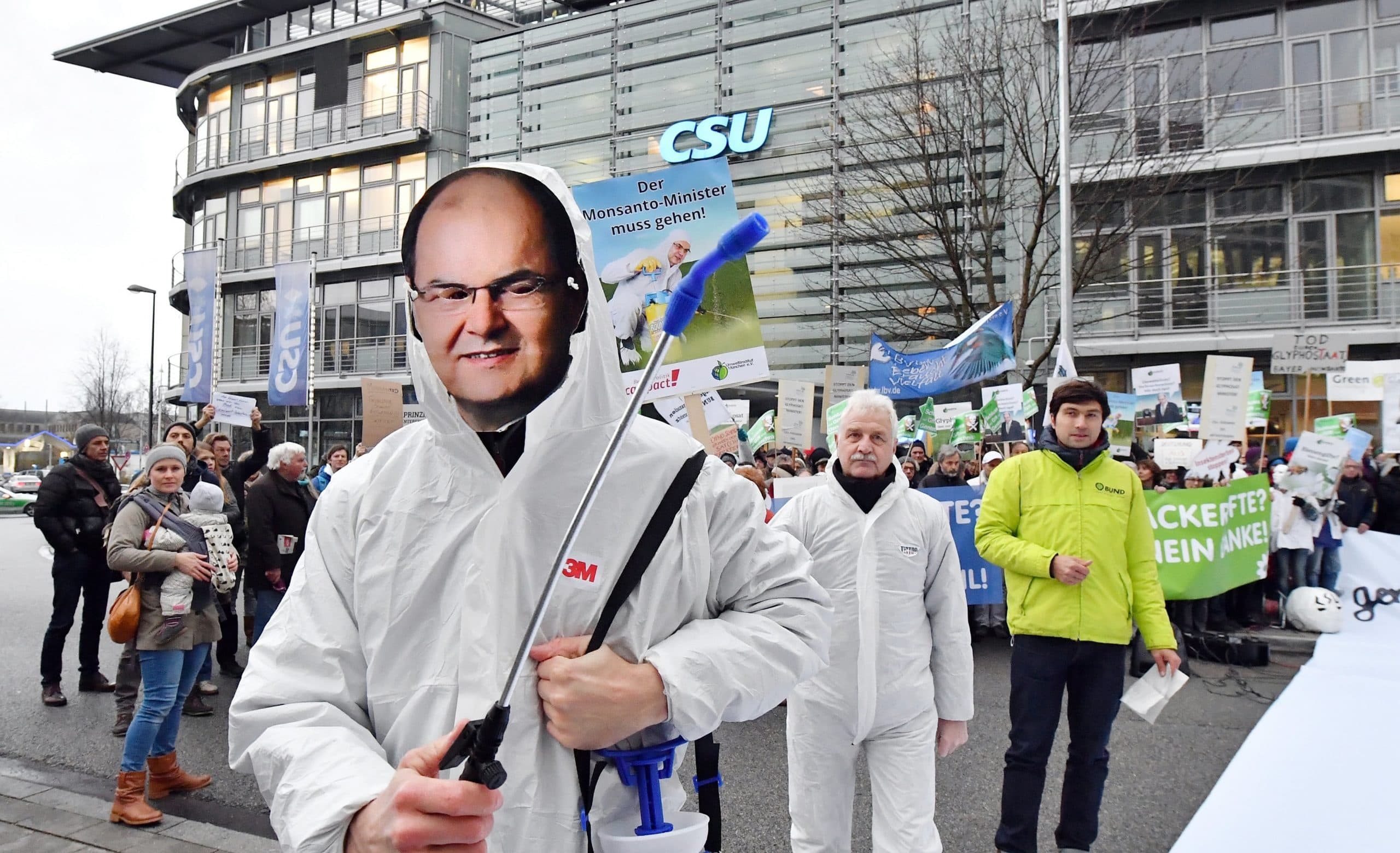 De voorstem van Christian Schmidt leidde tot protesten van activisten in Duitsland eerder deze week. Foto: ANP