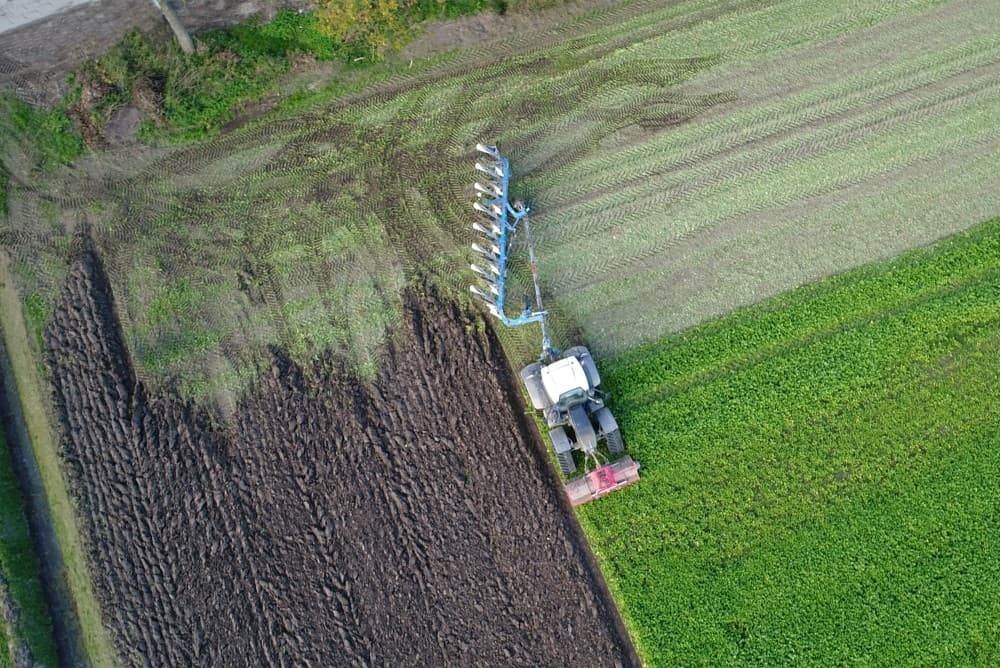 De Tehnos-klepelmaaier heeft korte, brede klepels. Deze maken de groenbemester mooi kort.