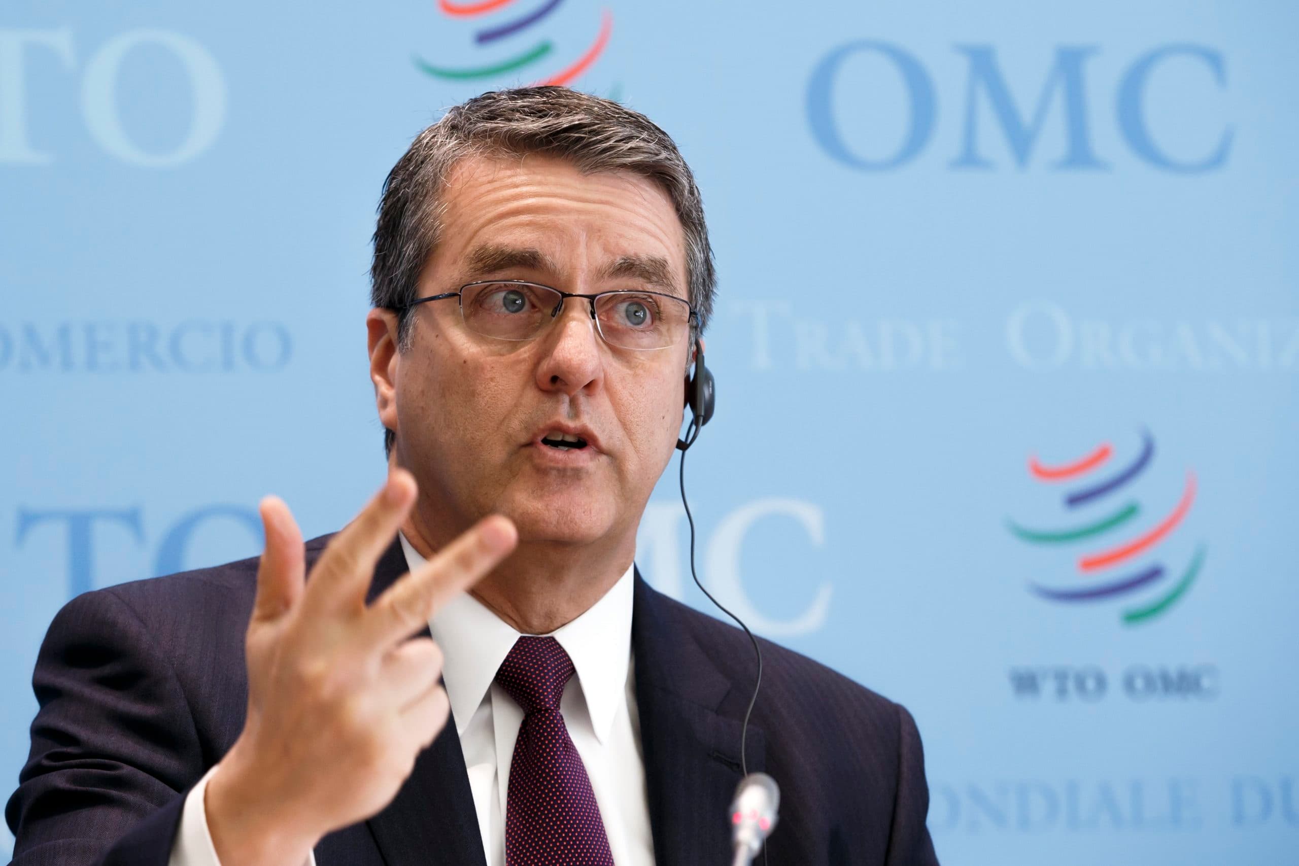 epa05903902 Brazilian Roberto Azevedo, Director General of the World Trade Organization, WTO, speaks to the media about the WTO's World Trade Report 2016 and prospects for 2017-2018, during a press conference at the headquarters of the World Trade Organization, WTO, in Geneva, Switzerland, 12 April 2017.  EPA/SALVATORE DI NOLFI