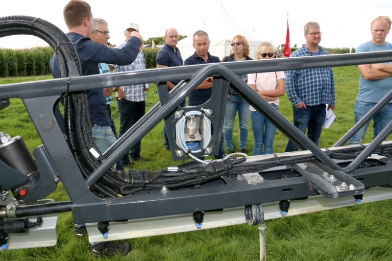 Het controleveld is geplant met een traditionele PeJe-planter. Het beeld laat duidelijk meer variatie in maat zien. Er werd wel gesuggereerd dat met precisieplanten van een ondermaatse, goedkope sortering uitgangsmateriaal ook tot een goed resultaat kan leiden.
