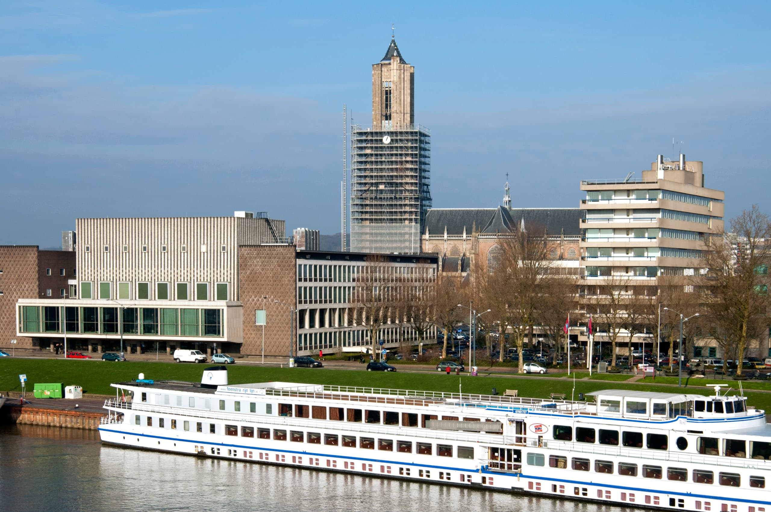 Het aan de Rijn gelegen Gelderse provinciehuis, in Arnhem. Foto: ANP