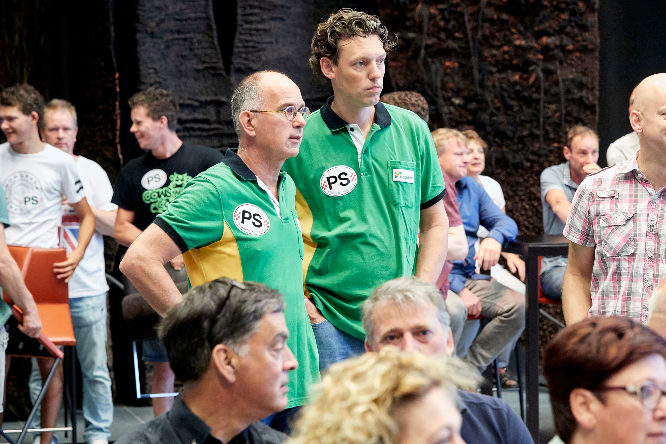 Agrifirm-medewerkers tijdens een boerenprotestbijeenkomst tegen de plannen van Procinciale Staten in Noord-Brabant - Foto: Agrifirm