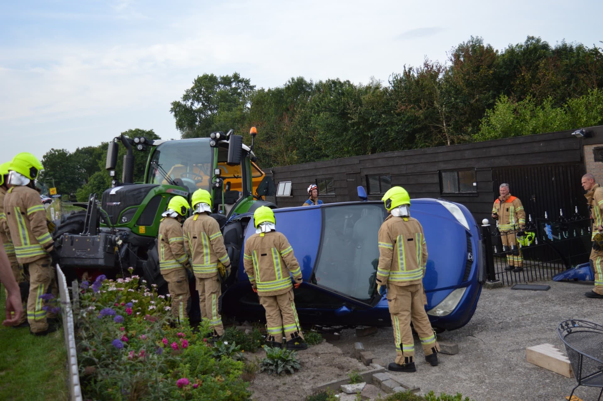 Beauvilliers (Fr.) - De graanoogst vordert snel dit jaar in Europa, door het droge weer. Hier middenin Frankrijk. - Foto: ANP