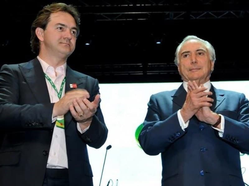 epa05975232 A handout photo made available on 19 May 2017 by Campo Grande News shows one of the owners of JBS Company Joesley Batista (L) and Brazilian President Michel Temer (R) in Rio de Janeiro, Brazil. Temer was recorded in March by Joesley Batista, one of the owners of meat producer JBS, allegedly voicing approval to giving hush payments to the former head of the Deputy Chamber, Eduardo Cunha, who is currently in prison for corruption in the Petrobras case, according to reports by O Globo newspaper.  EPA/João Quesada/ HANDOUT BEST QUALITY AVAILABLE HANDOUT EDITORIAL USE ONLY/NO SALES