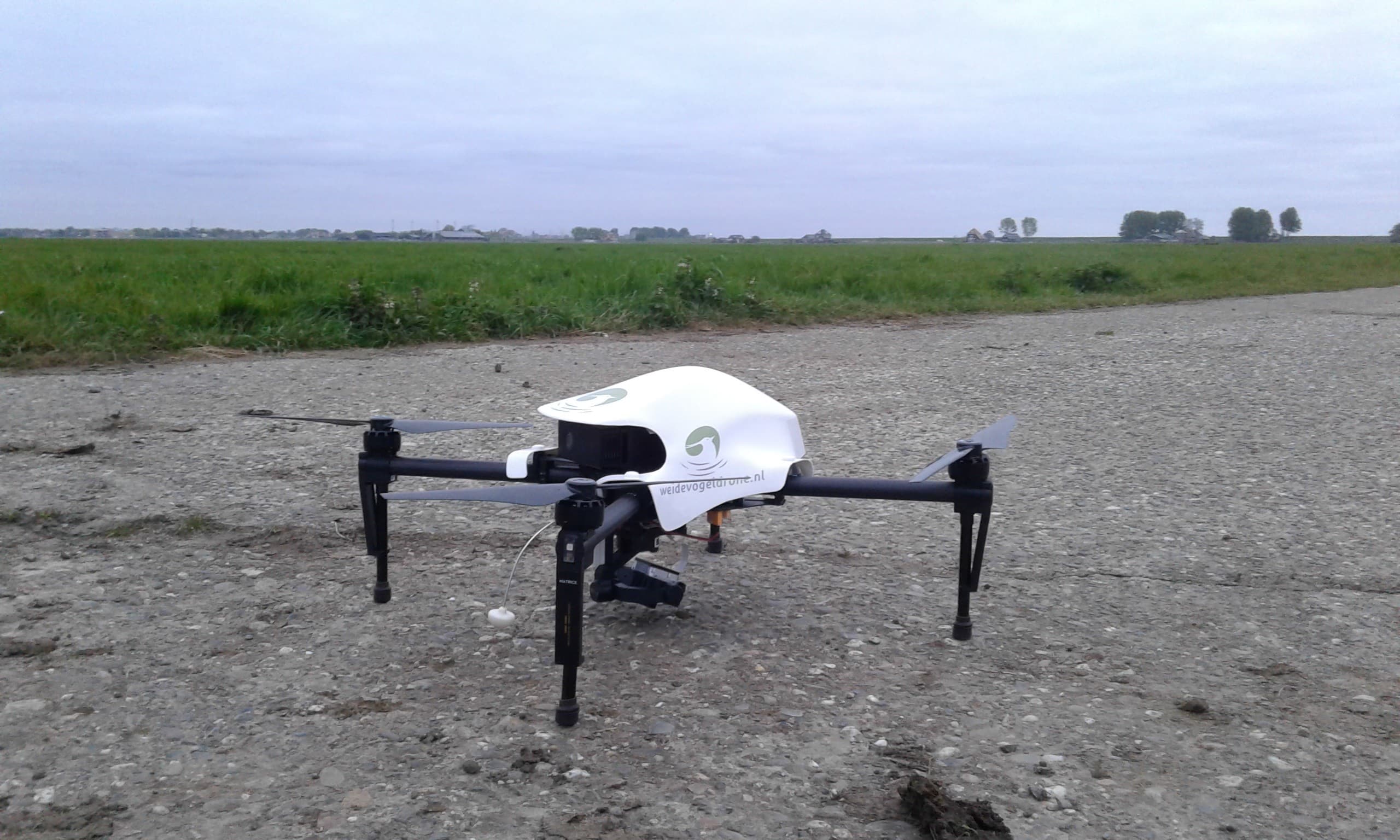 De speciaal ontwikkelde weidevogeldrone. - Foto: WLD
