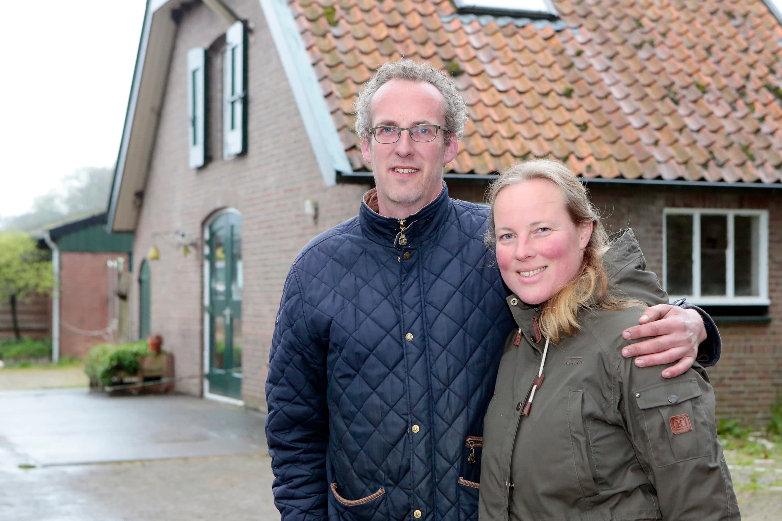 Jacob Beeker en Linda Heemskerk wisten in Maartensdijk een boerderij te verwerven. - Foto: Ton Kastermans