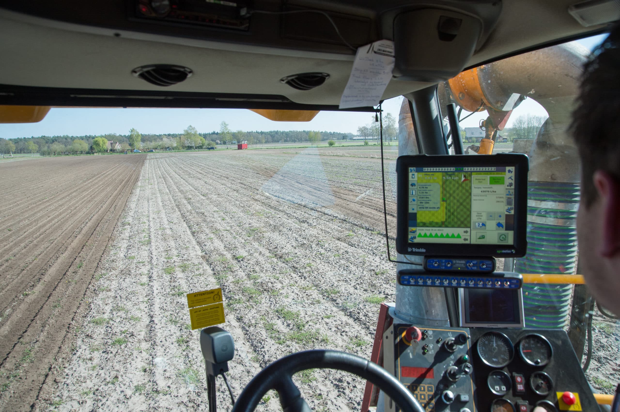 Rijenbemesting in maisland op zand- en lössgrond, al dan niet met GPS, kan onder voorwaarden een hogere stikstofgebruiksnorm opleveren. Foto: Michel Velderman