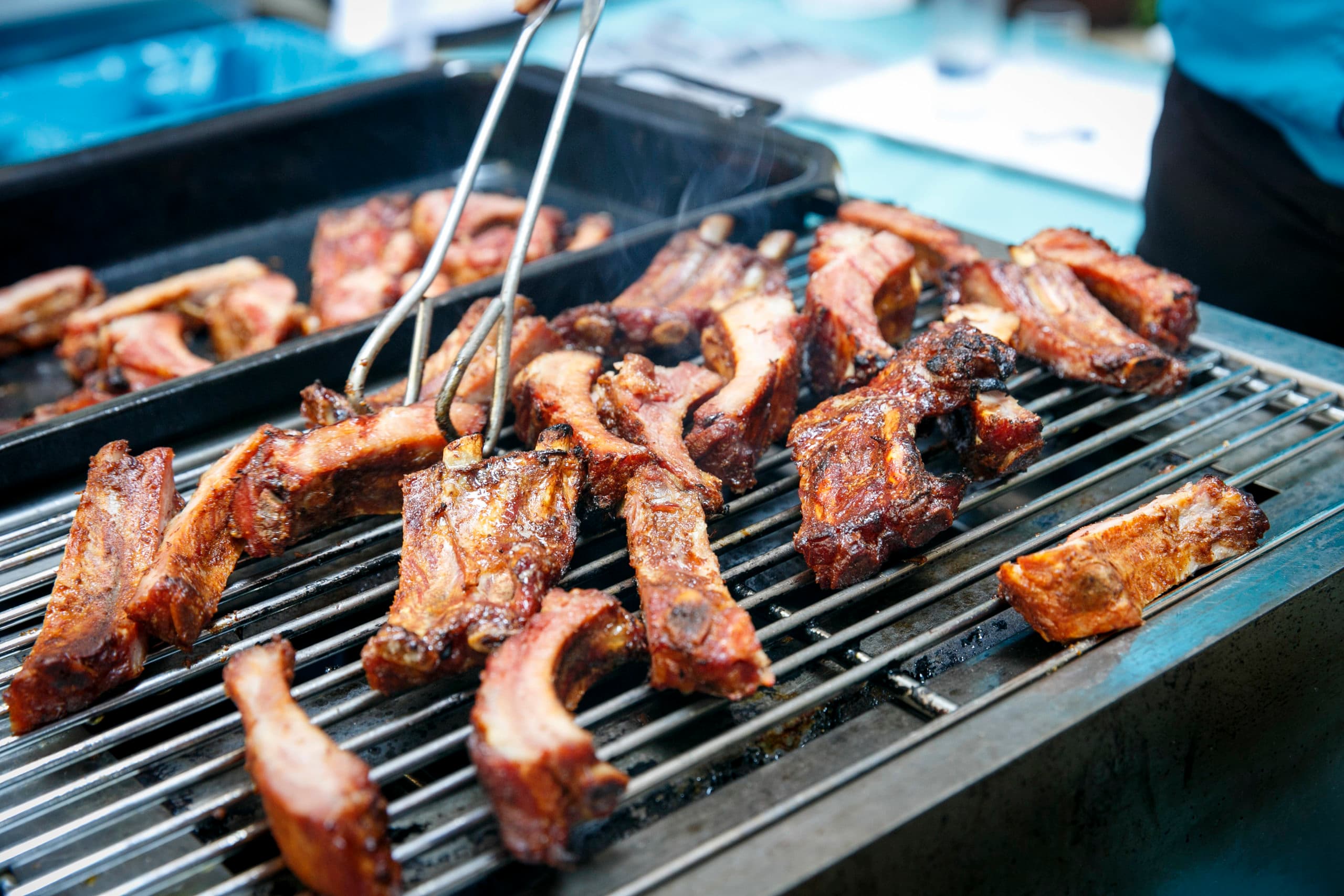 Het naderende barbecueseizoen gaat de varkensprijzen helpen. - Foto: Roel Dijkstra