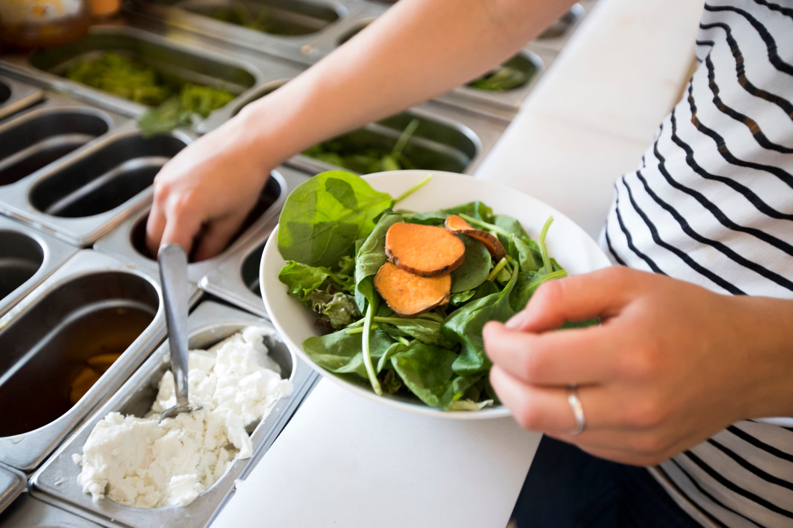 Plantaardiger eten hoef vleesconsumptie niet helemaal uit te sluiten, zegt Hans Dagevos. - Foto: ANP