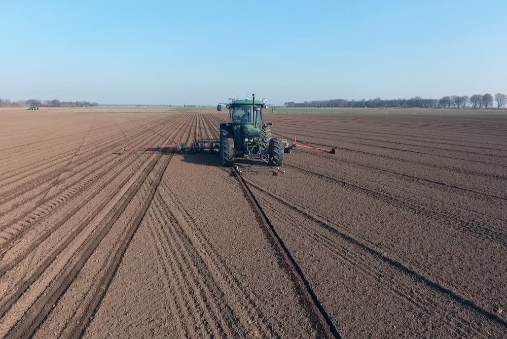 Ook een draaicirkel op de kopakker is zo mooi in beeld te krijgen.