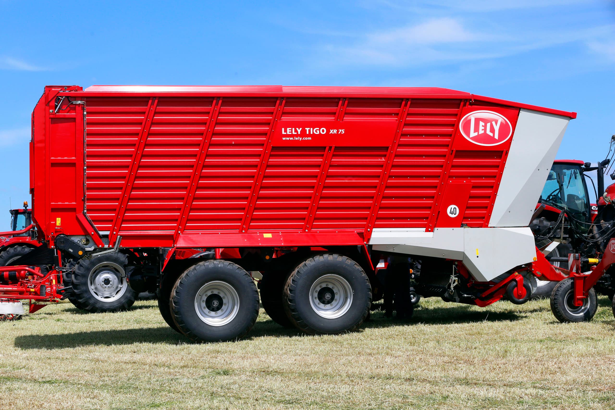 Lely verkoopt al haar landbouwmachines aan Agco. Dit zijn de opraapwagens, balenpersen, maaiers, schudders en harken. Foto: Henk Riswick