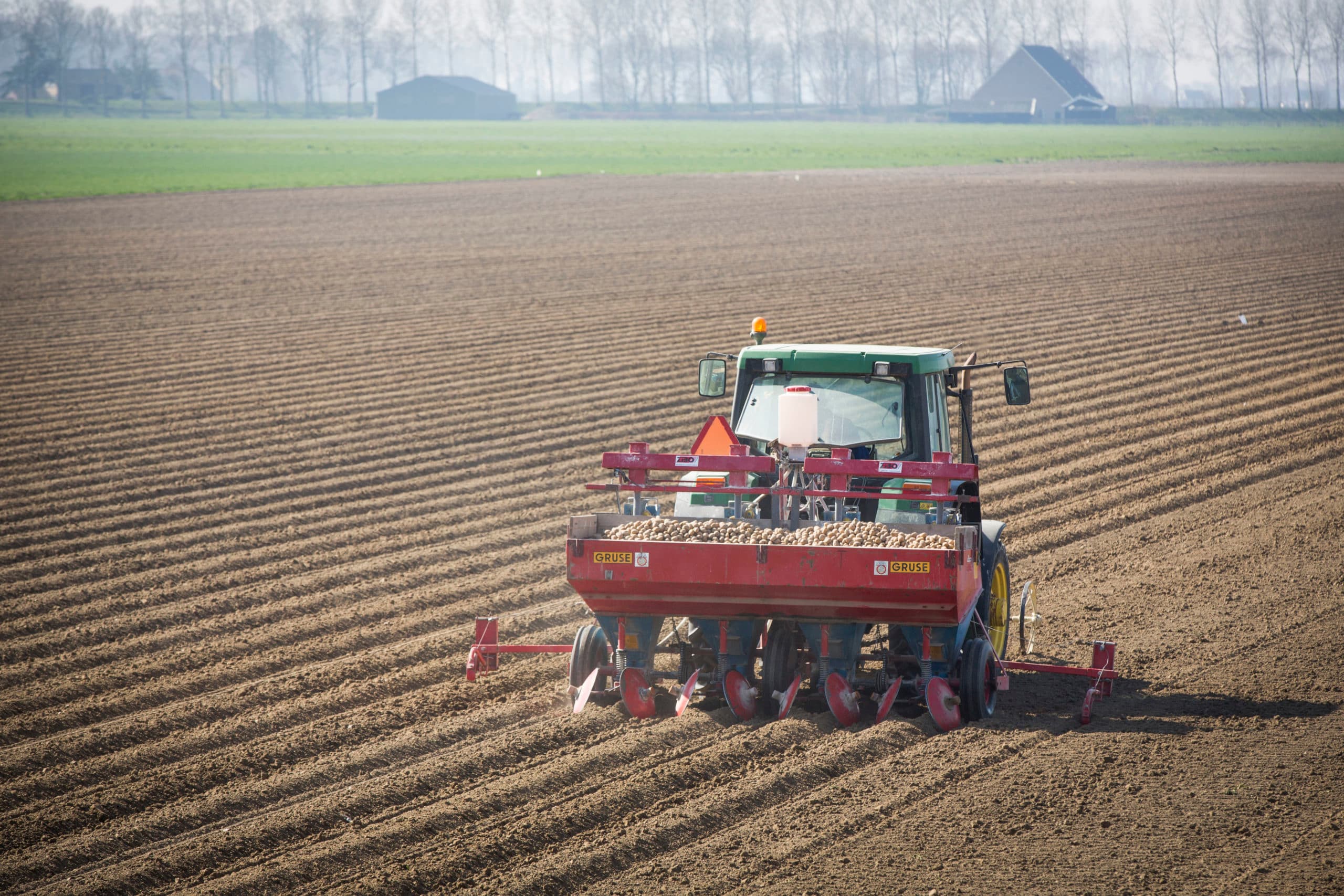 Teler moet bij poten langs sloot rekening houden met middelen die hij later gebruikt. Foto: Koos Groenewold