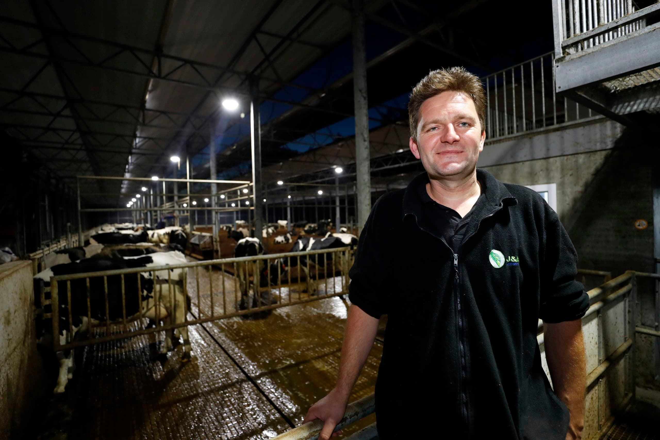 Naam: Arjan Geenen (43). Woonplaats: Bladel (N-Br.). Bedrijf: in vof met Janneke Suij (40) een veebedrijf met 105 melkkoeien, 49 stuks jongvee, 37 hectare land. Ook is er een zorgboerderij.