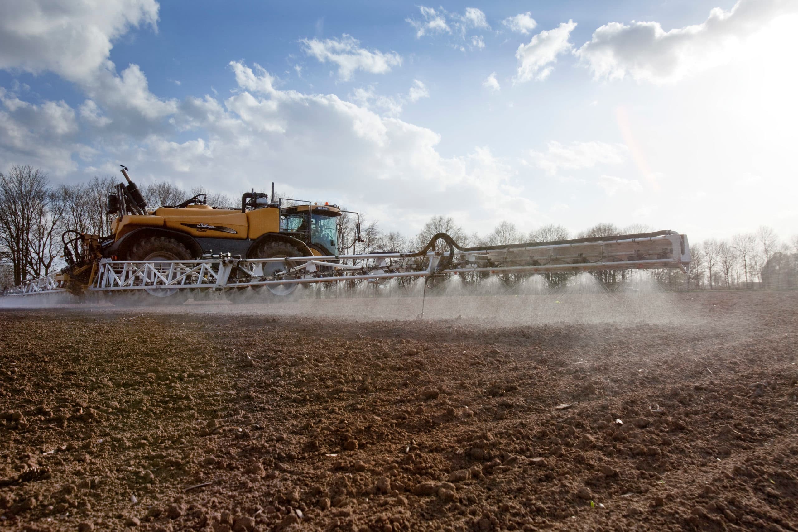 Bietenperceel behandelen met bodemherbiciden. Foto: Jan Willem Schouten