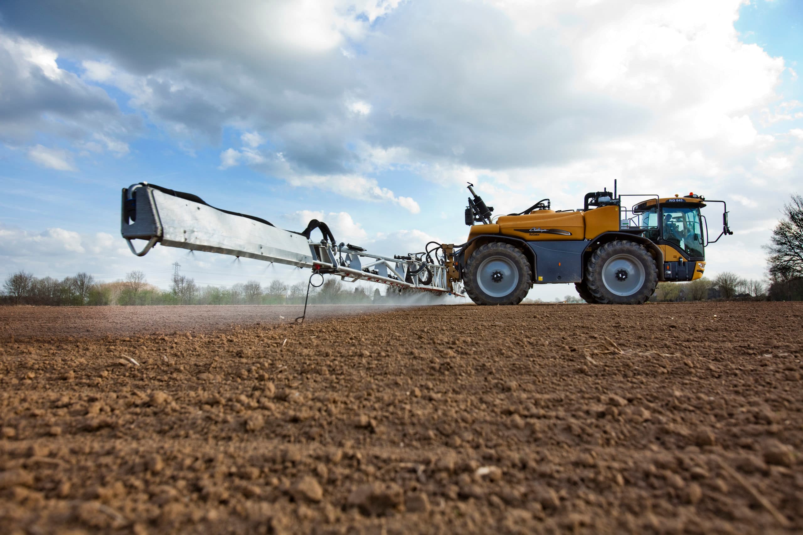Toepassen van een bodemherbicide op bietenland. Foto: Jan Willem Schouten