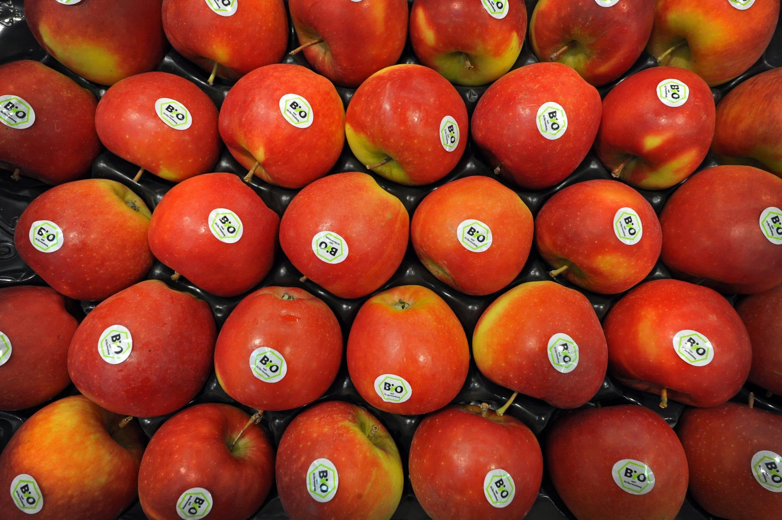 Biologische appels op de Biologische vakbeurs Biofach in de Duitse stad Neurenberg, enkele jaren geleden. - Foto: ANP