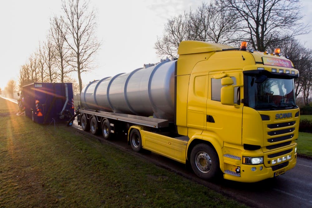 Van boven af is te zien dat de rundveedrijfmest dun is en dus gemakkelijk is te verpompen.