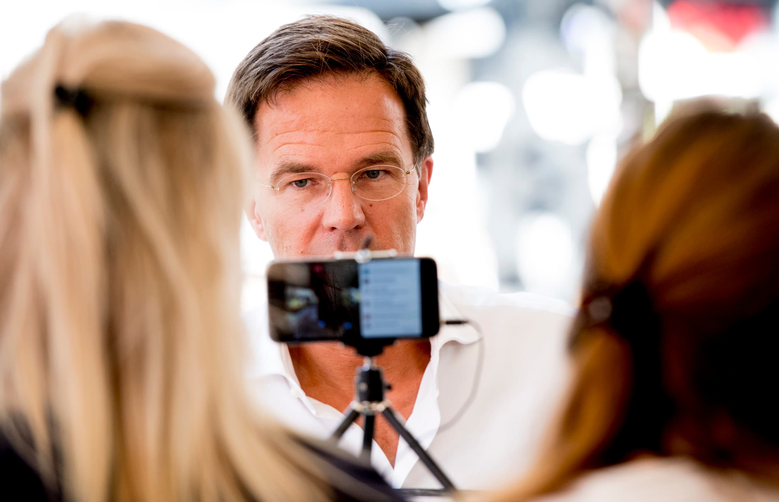 Premier Mark Rutte staat de pers te woord - Foto: ANP