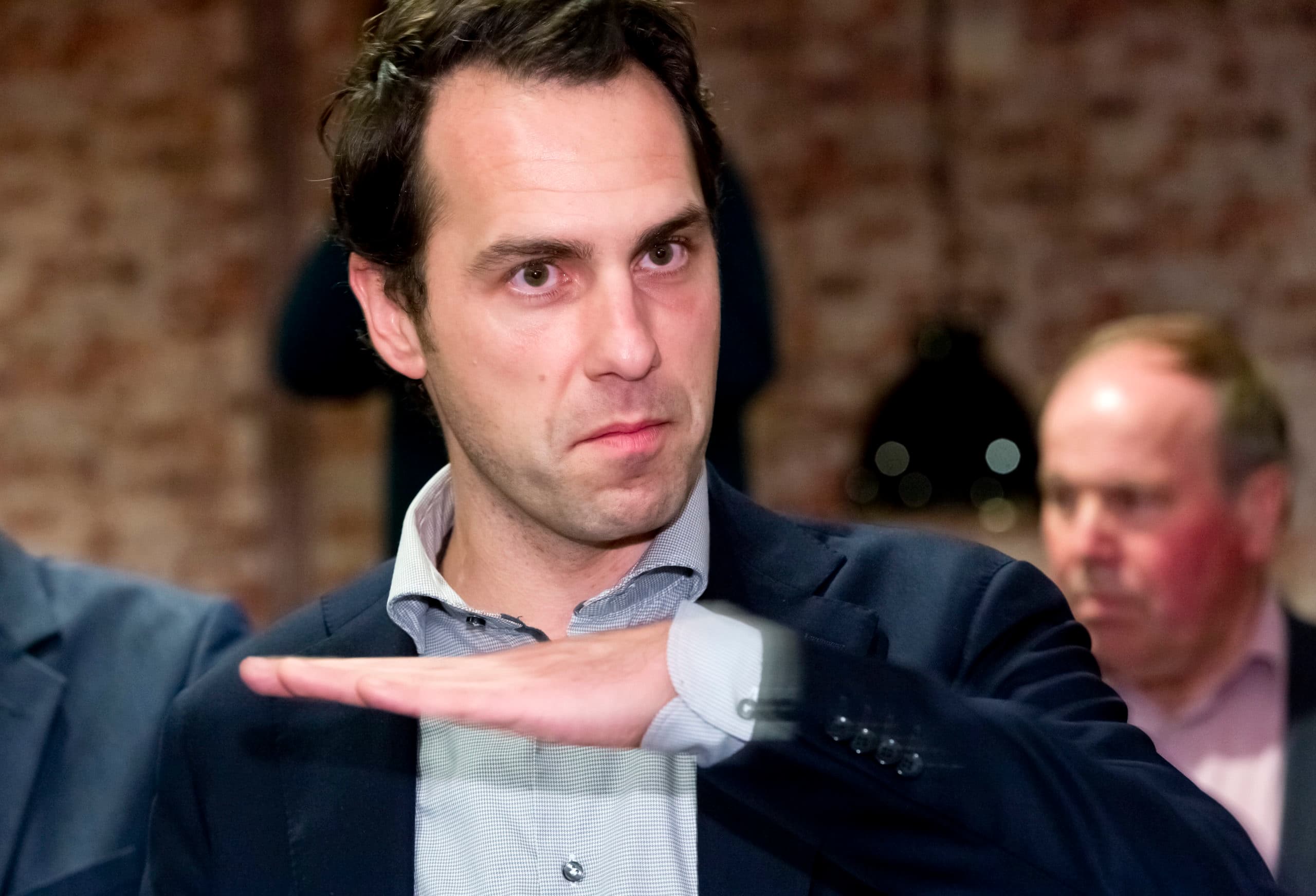 Martijn van Dam zit in politieke problemen, de Tweede Kamer heeft serieuze vragen rond de fosfaatrechten en de gang van zaken daar omheen. - Foto: Ruud Ploeg
