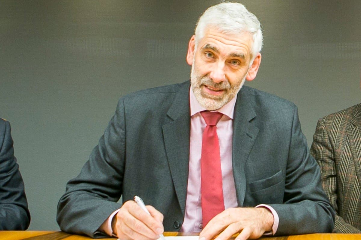 Jan Brok uit Enter stopt na 13 jaar als secretaris van de Nederlandse Vakbond Pluimveehouders (NVP). Hij treedt af en stelt zich niet verkiesbaar. - Foto: Roel Dijkstra