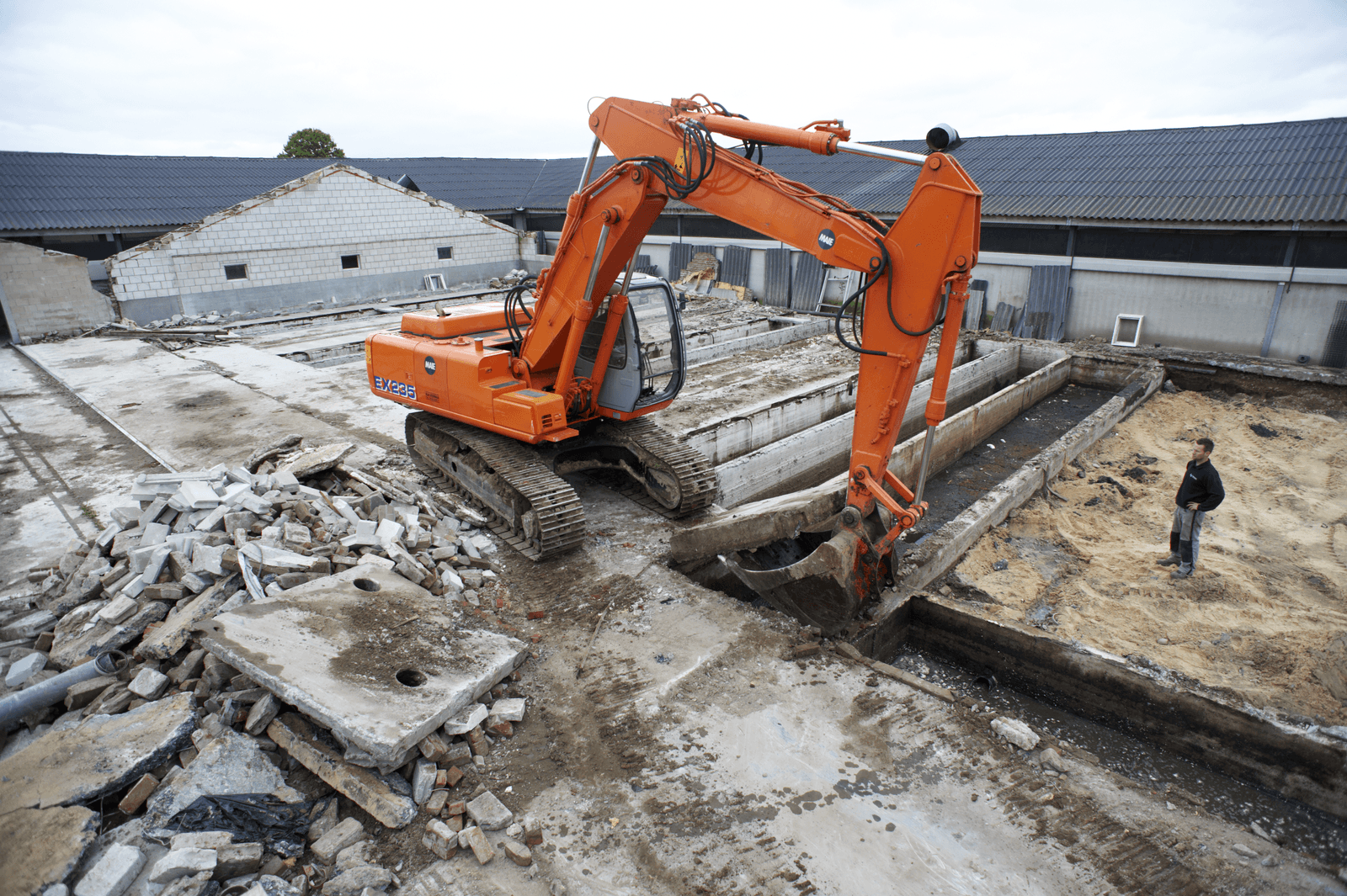 ZLTO is woedend over Brabantse mestplannen. Het provinciebestuur wil onder andere dat voor elke nieuw gebouwde stal, een oude met dezelfde capaciteit verdwijnt. - Foto: Van Assendelft Fotografie