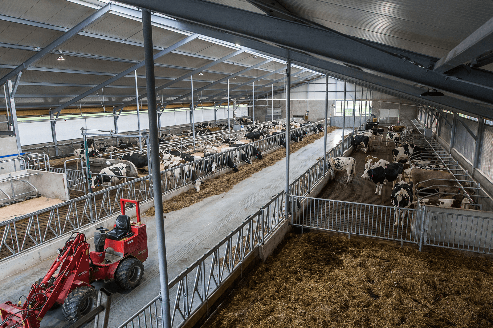 Starter in melkveehouderij op splinternieuw bedrijf - Foto: Ronald Hissink