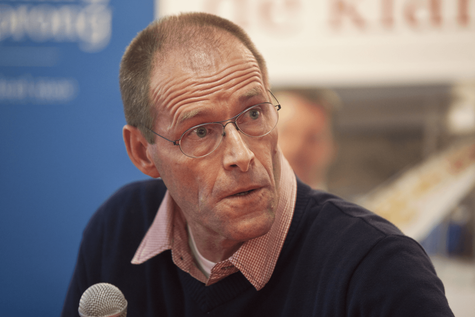 Varkensbaron Straathof staat aan de zijlijn - Foto: Koos Groenewold