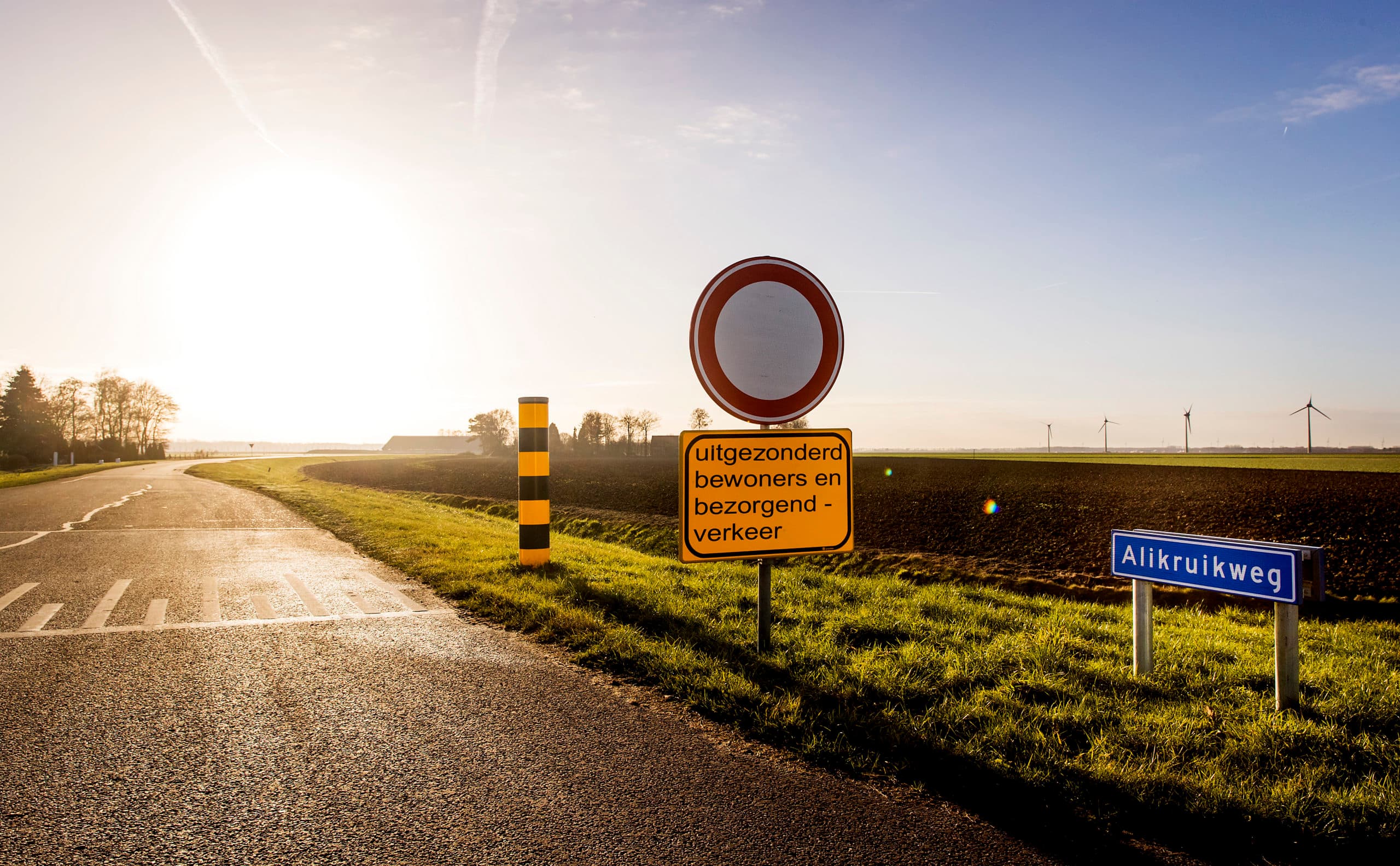 Een verbodsbord in de omgeving van pluimveebedrijven in Biddinghuizen waar vogelgriep is vastgesteld.