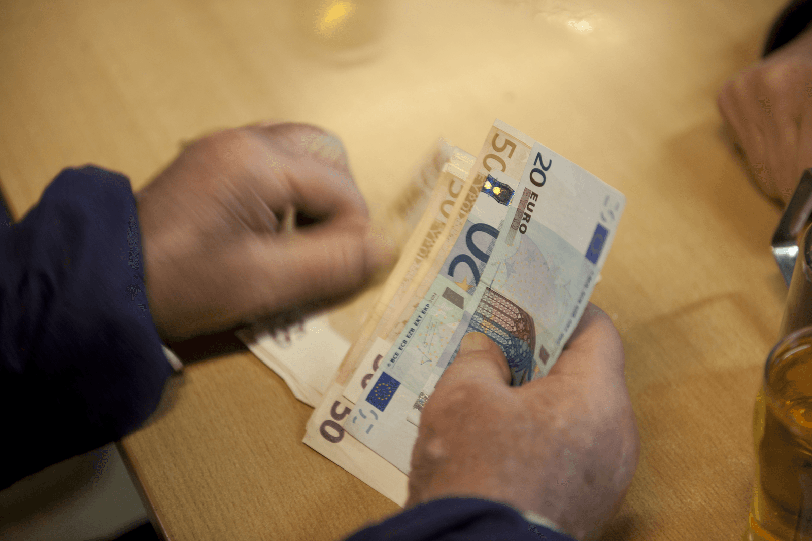 Duizenden bedrijven wachten nog op afhandeling van bezwaren en uitbetaling van soms tienduizenden euro's door RVO.nl. - Foto: Mark Pasveer